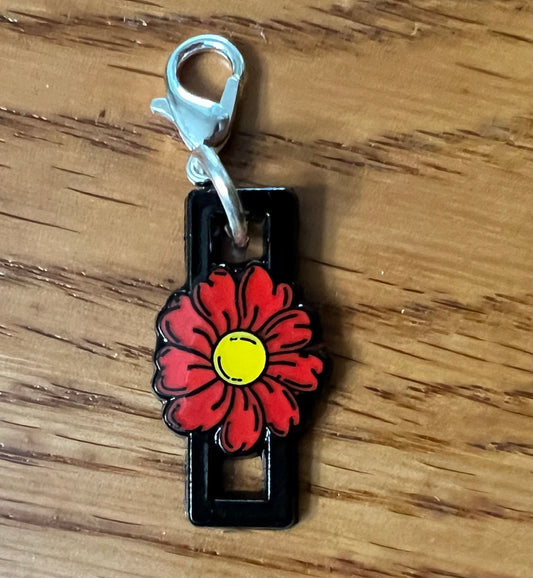 Red Daisy Zipper Pull